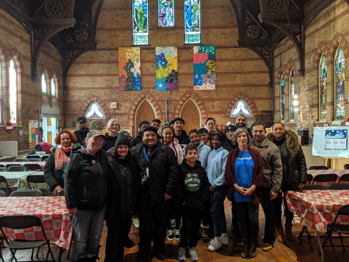 JPCICity's tweet photo. Thank You @StreetHealthTO for the opportunity to donate winter kits and help out at the Holiday Lunch. 

Thank you @JohnPolanyiCI Staff and Students for your support and donations. Together we were able to donate 75 kits. #Grateful https://t.co/YzF1zmX0ro
