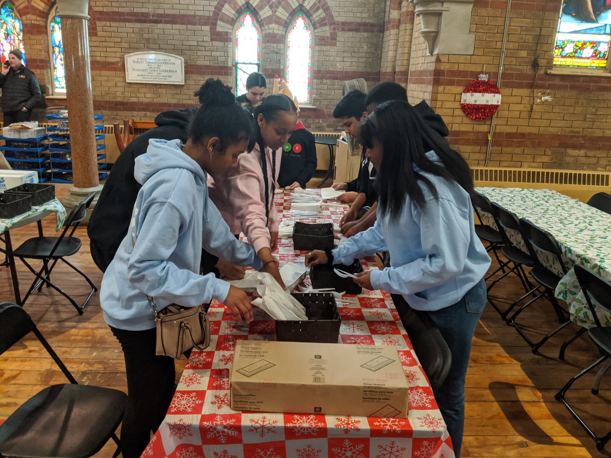 Thank You <a href="/StreetHealthTO/">Street Health Toronto</a> for the opportunity to donate winter kits and help out at the Holiday Lunch. 

Thank you <a href="/JohnPolanyiCI/">John Polanyi CI</a> Staff and Students for your support and donations. Together we were able to donate 75 kits. #Grateful