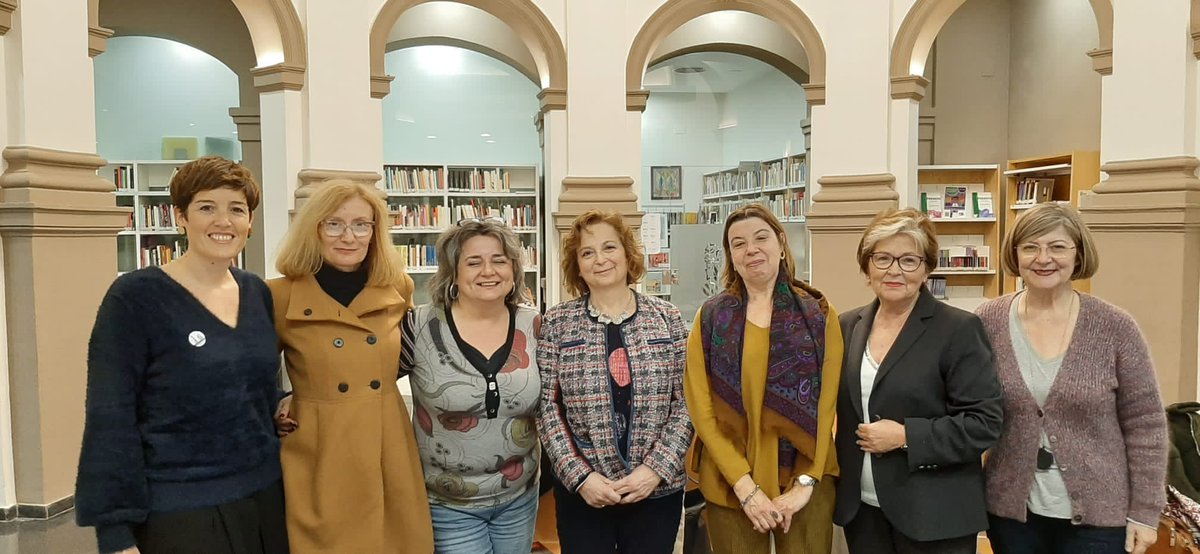 cobdcv's tweet photo. I ho hem fet amb molt bona companyia bibliotecària
🤗Gràcies a Everilda Ferriols, directora de @GVABValenciana, @MarinaCalata, coordinadora de les #BEGV i per suposat a Carmen Álvarez de @gva_Bibdeladona https://t.co/hH9RXlLUxI
