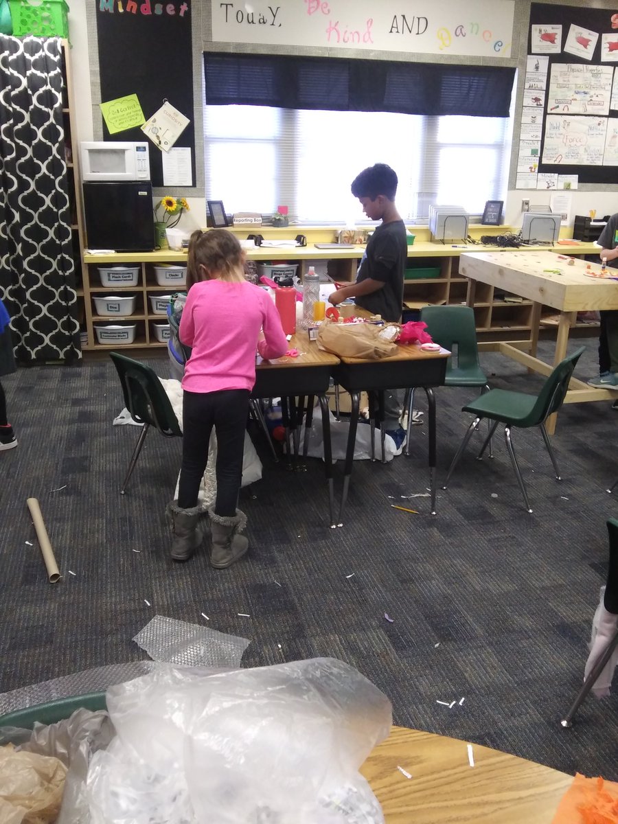 Elizabeth Fox tweet media