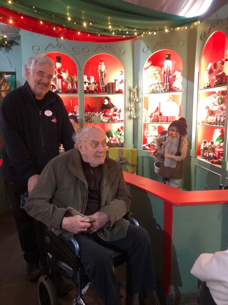 PrioryCourtCare's tweet photo. Our lovely residents enjoying a festive day out at Chessington Garden Centre🎄☃️#festive #christmas #grotto #santaclaus #santa #residents #happy #love #family #smiles #thefuturecaregroup #snowman #merry #lovely #fun https://t.co/PL1qZkes4V
