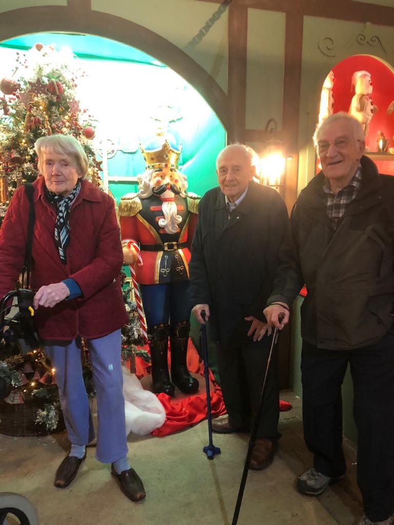 PrioryCourtCare's tweet photo. Our lovely residents enjoying a festive day out at Chessington Garden Centre🎄☃️#festive #christmas #grotto #santaclaus #santa #residents #happy #love #family #smiles #thefuturecaregroup #snowman #merry #lovely #fun https://t.co/PL1qZkes4V