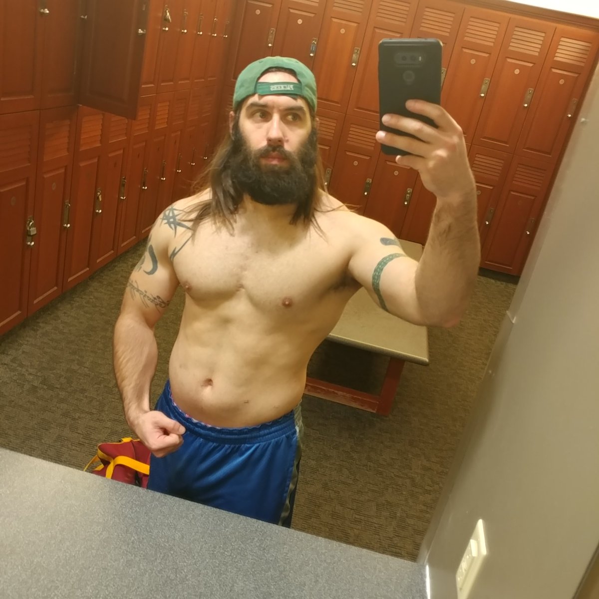 RenvarStormcrow's tweet image. #BEARD and #muscles #lightworkout day #fit #fitness #FitnessMotivation #fitnessaddict #WorkHard #workinprogress #workout #gymlife #gym #MerryImpeachmas #ImpeachmentDay #TrumpImpeachment