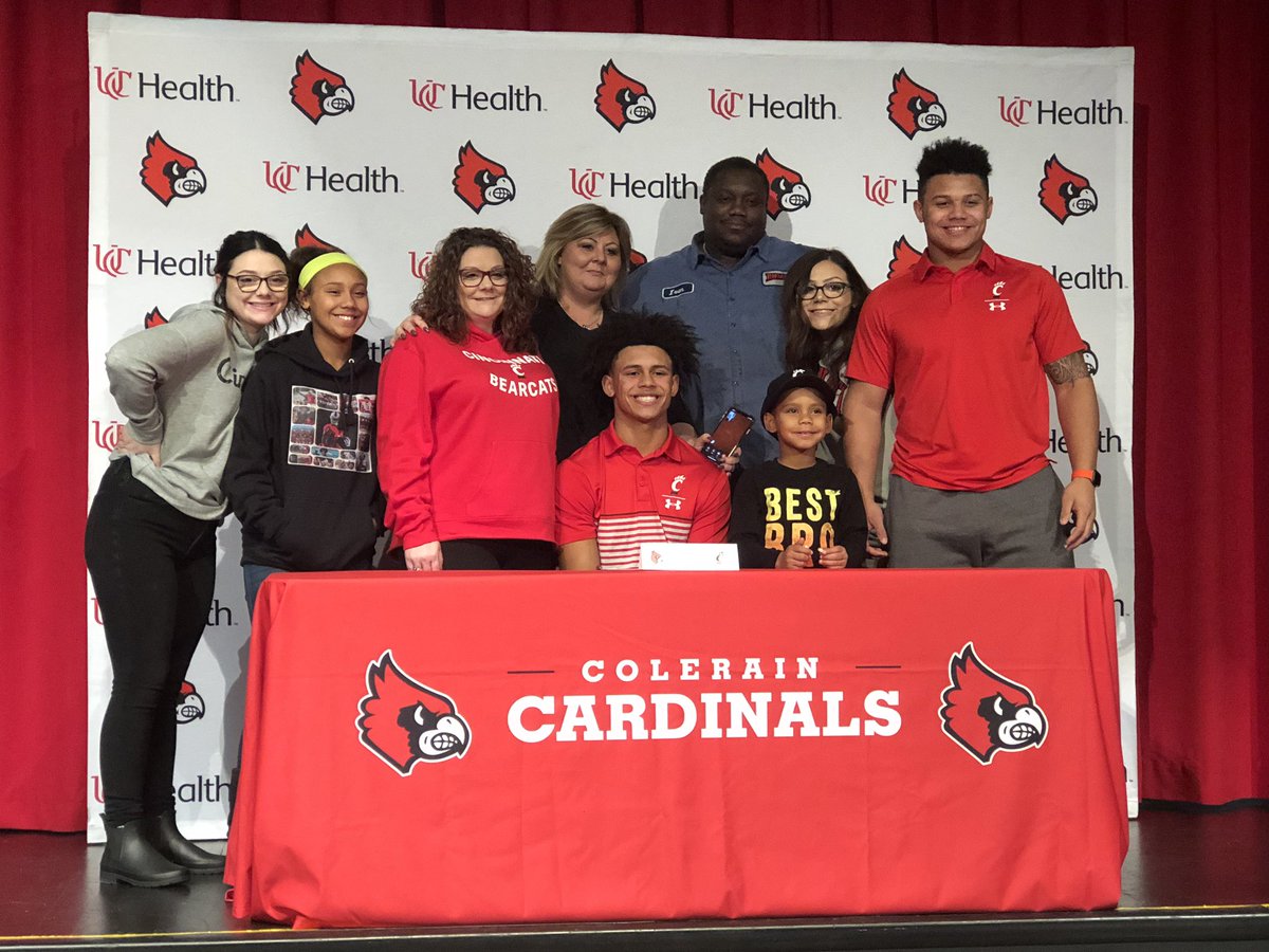 WeAreColerain's tweet photo. Congratulations to Senior Deshawn Pace, makes it official. @GoBEARCATS https://t.co/X2xTuRmb0k