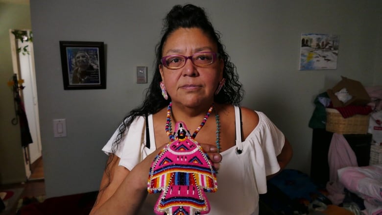 'Can't believe it': Sagkeeng First Nation beader's work ends up on Whoopi Goldberg's neck
bit.ly/38TK4ba

#Winnipeg #FirstNations #beadwork