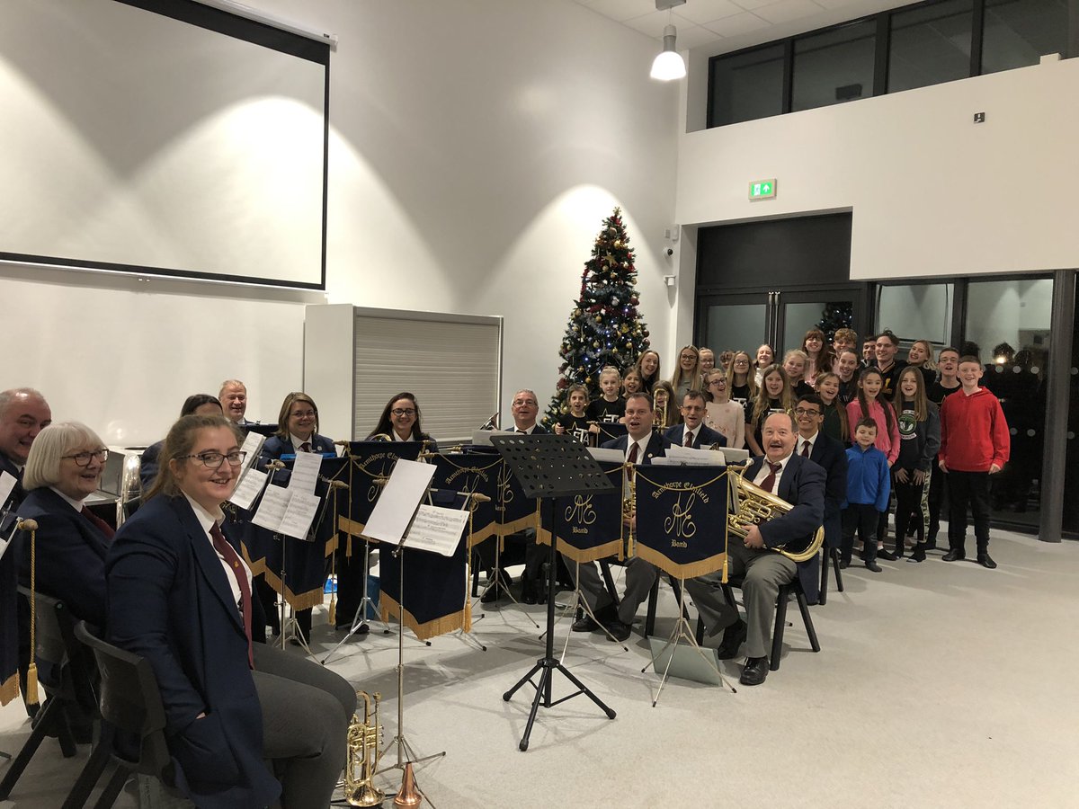 DoncasterETA's tweet photo. A lovely time singing with Armthorpe’s amazing brass band. @ArmthorpeDN3 thanks for having us ❤️🎶 https://t.co/zZdRCjKoLg