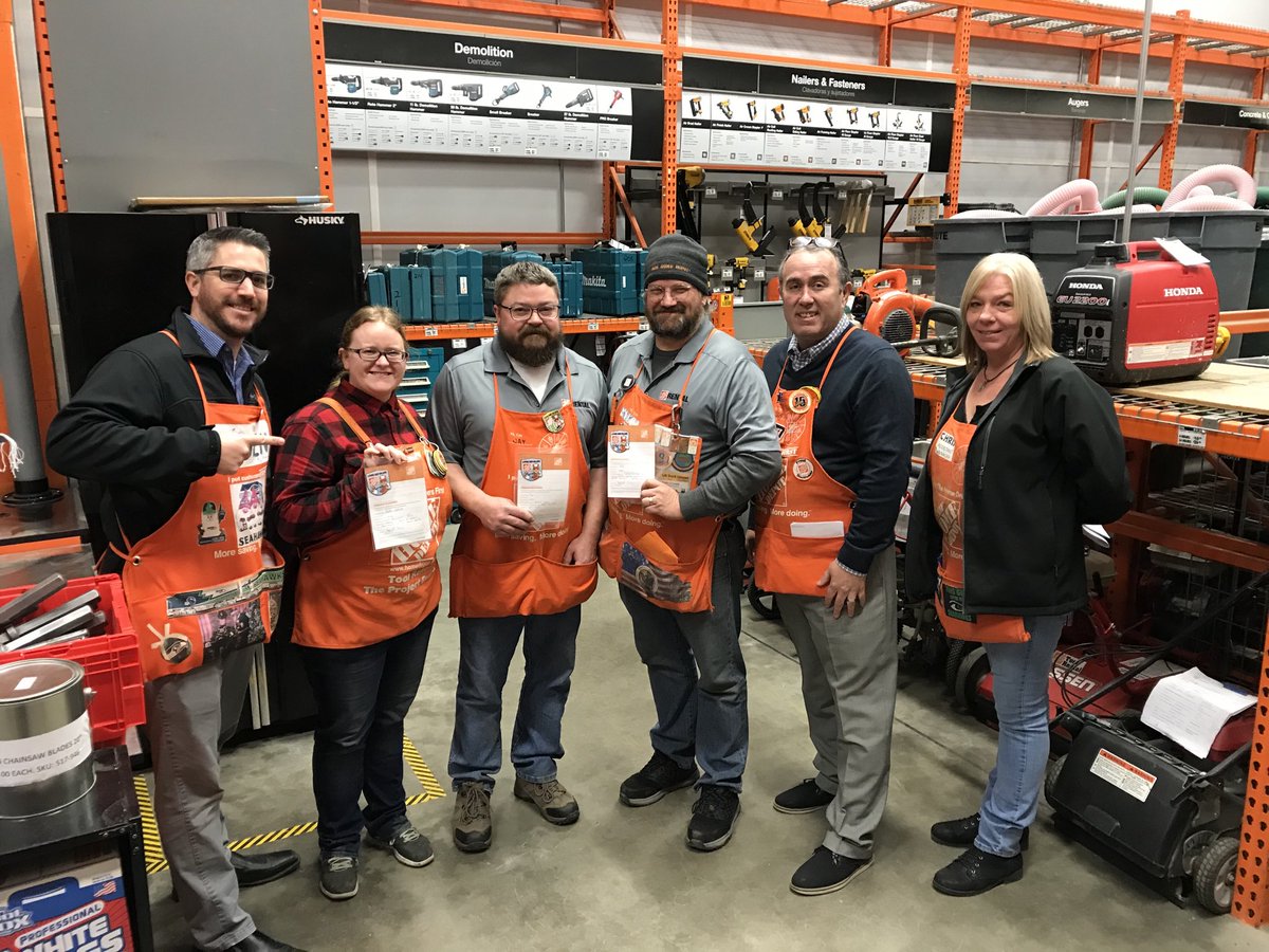 Meet the 4745 TRC team! They did a outstanding job today during the walk.  The department seeing nice improvement. HOMER awards well deserved for everyone👍👍⁦@TracieD317⁩ ⁦<a href="/OwenCameronHD/">Owen Cameron</a>⁩