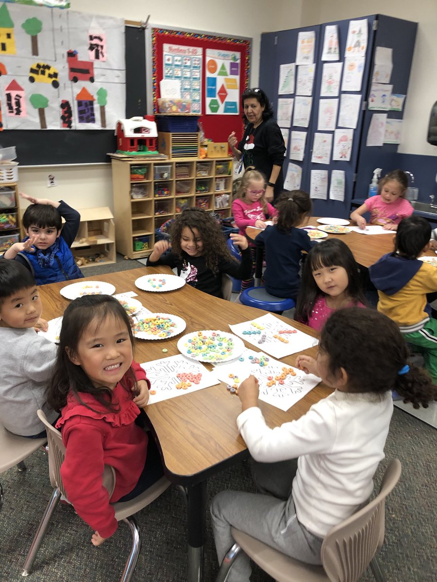 pre_jhe's tweet photo. We love creating snowflakes! #DeStember 
#hayeshawks #prekrocks https://t.co/qwWGZPen97
