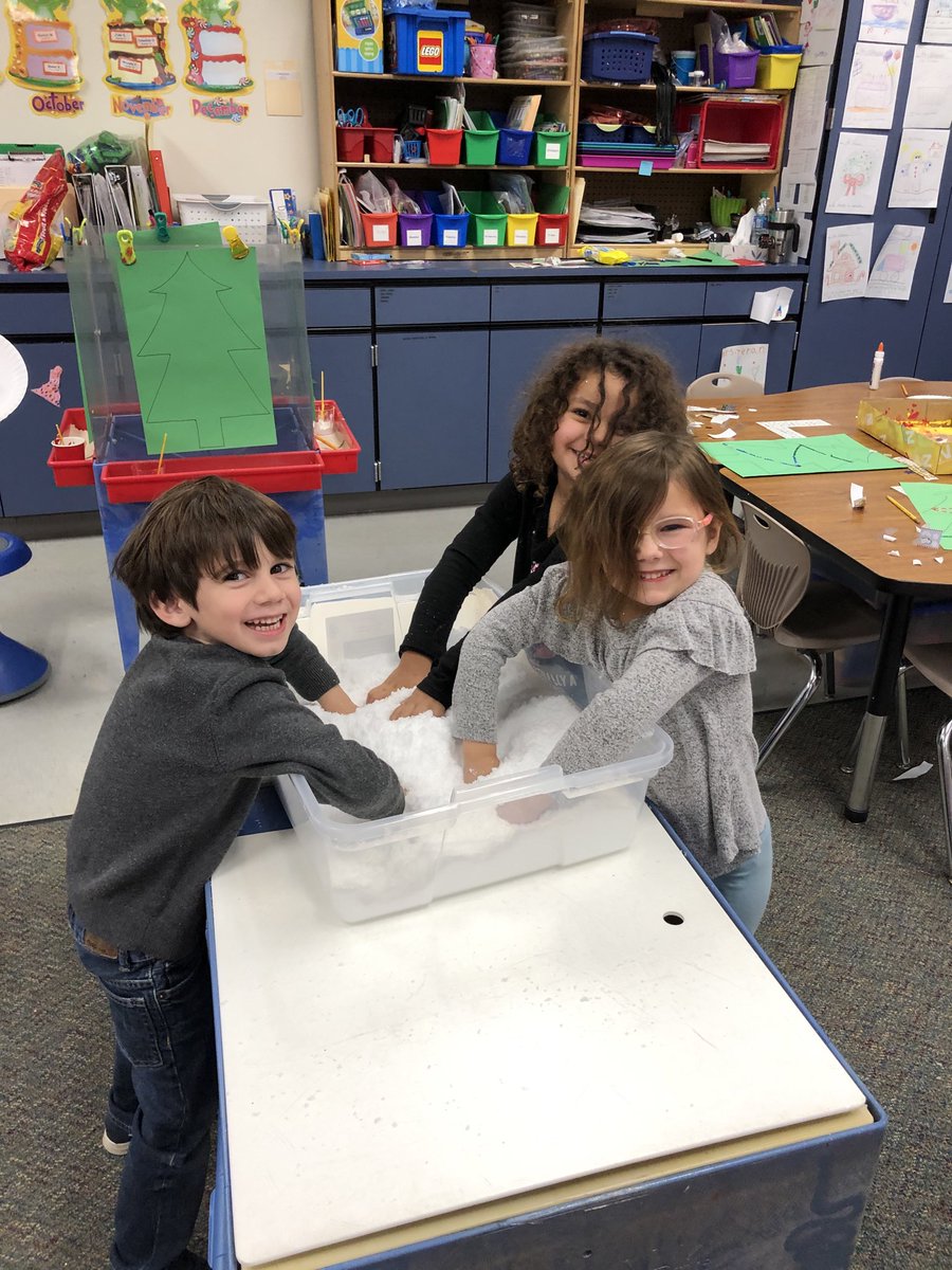 pre_jhe's tweet photo. We love creating snowflakes! #DeStember 
#hayeshawks #prekrocks https://t.co/qwWGZPen97