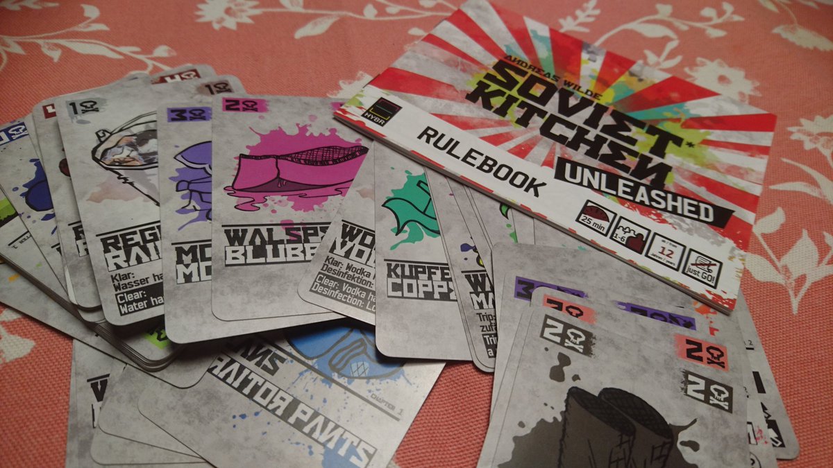 MissBayBee_de's tweet photo. Weiter ging der Brettspielnachmittag mit @eisenmed bei @glgnfz mit #DiceThrone, zu dritt leider suboptimal🤷♀️, danach #SovietKitchen @HybrGames, gefolgt von Undo @Seetroll und zum Abschluss das unglaublich tolle #SoundJack🤦♀️
War ein super schöner Nachmittag, werden wir wiederholen https://t.co/6YyhYJucJ6