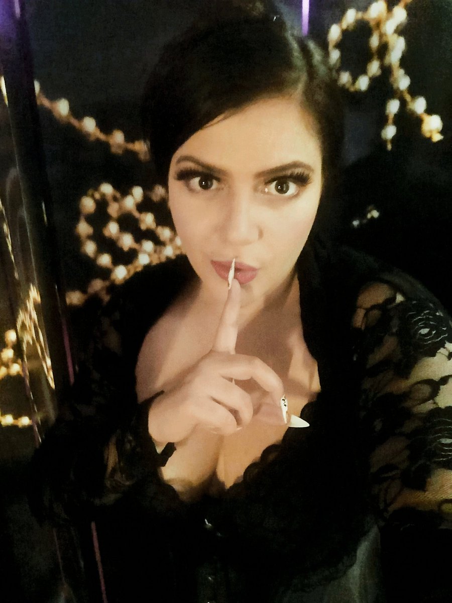 VictoriaAmadaDE's tweet photo. Sssht...

#herrin #domina #sklave #slave #bdsm #kinkydomination #laduchesse https://t.co/VbK2HKxz7W