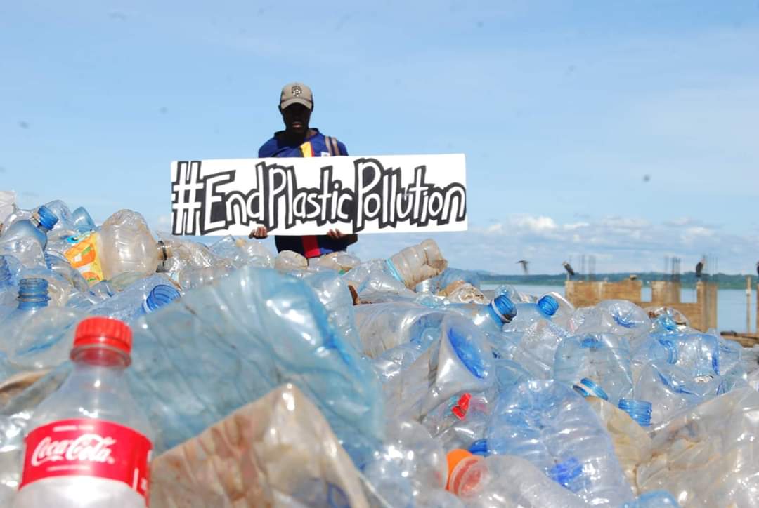 SHF_NG's tweet photo. Sauzar Health Foundation wishes to join @SadrachNirere of @Fridays4FutureU tomorrow in Kampala for Day 4 of the Christmas-#PlasticPollutersList.
We call upon companies to #EndPlasticPollution @brkfreeplastic @GreenCampaignAf @ConsumersFuture #RethinkPlastic https://t.co/gAEK8CTpw2