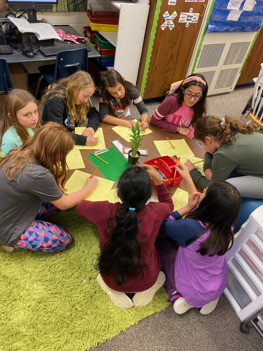 AmyGrande14's tweet photo. UH Repect and Care Club collaborates to develop a building plan for recess expectations.  Leaders shine with bright ideas!
#UHillsEagles #RCSCountOnMe https://t.co/2hFUgdBdA1