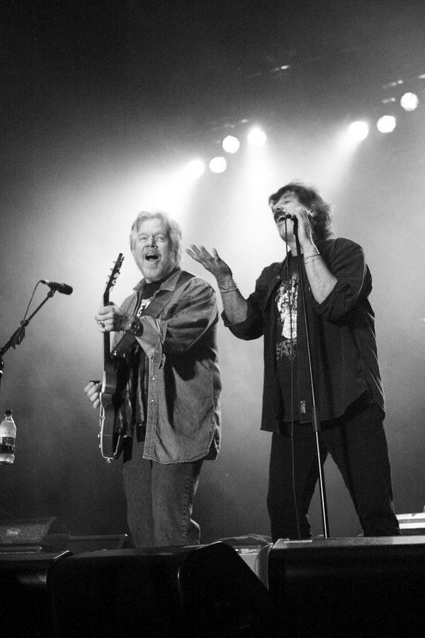 burtoncummings's tweet photo. Looking MORE and MORE likely now that this will occur in 2020. I'm already mentally formulating a set list in my head, and it surely does look impressive. A two hour show composed of MANY familiar radio songs. Not a bad way to spend a couple of hours, I must say. https://t.co/cR79jKAKY5