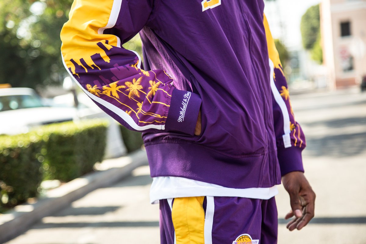 lakers warm up jacket mitchell & ness