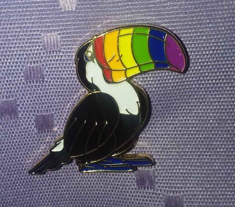 Are you of the LGBTQ+ verity? Love birds AND enamel pins? Would love to help out a fellow LGBTQ+ person? Or perhaps looking for a lil something for your LGBTQ+ friend for the holidays / next years pride month? THEN HO MAN, I GOT MERCH FOR YOU PEEPS!

etsy.com/shop/CKlikesto…