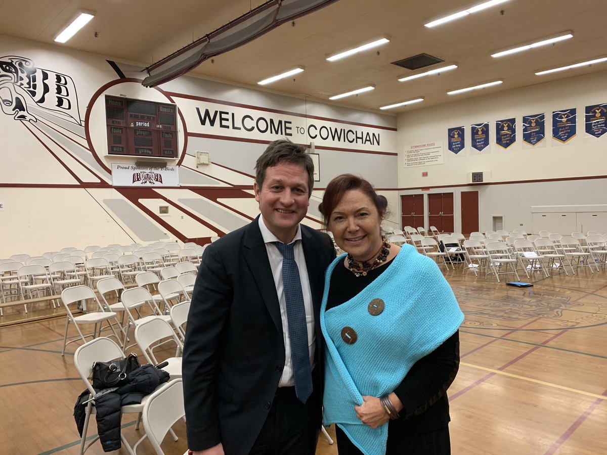 RobynJGray's tweet image. Thank you for visiting our beautiful Cowichan community @Rob_Fleming and announcing a new Cowichan Secondary School just in time for the holidays #sd79learn