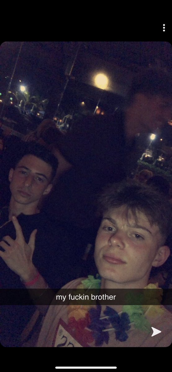 maxoliver__'s tweet photo. happy bday tone love u for life g   @Atiehhhh 💚 https://t.co/dfv7VzYsxR