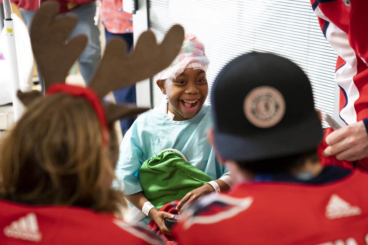 Capitals's tweet photo. To all the amazing kids we met today - were thinking of you during the holidays and always!
You are an inspiration.
#ALLCAPS @MedStarHealth https://t.co/pKT8hmAA47