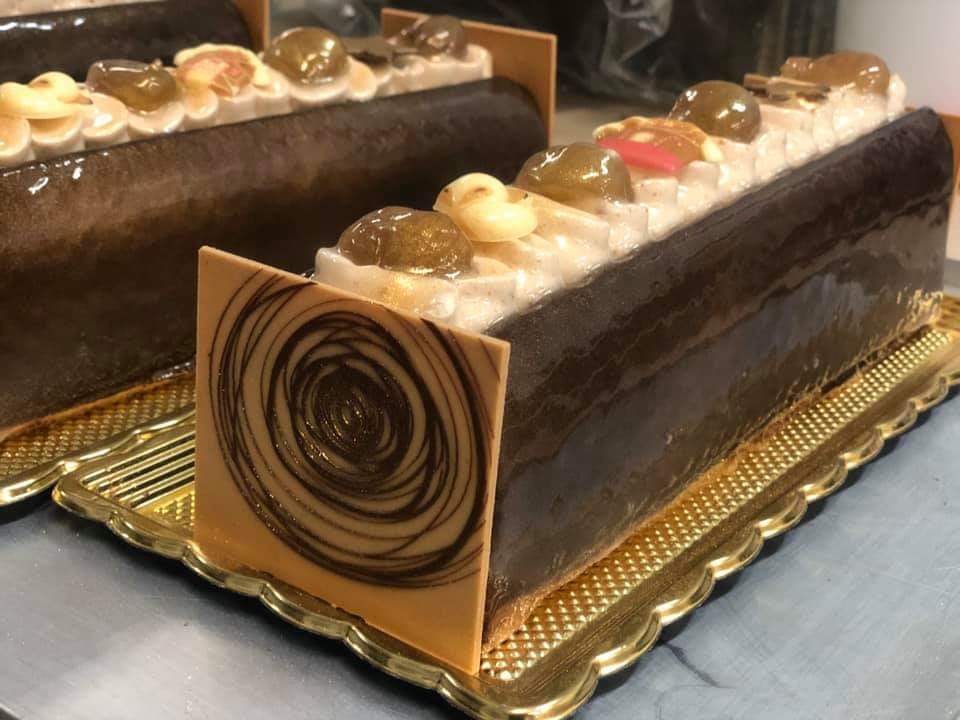 Confitasturias's tweet photo. Tronco de castañas #Navidad2019 en @Confitasturias @LaGourmandise_ y @LaMasera_Leon #leonesp y Tienda del Obrador en Trobajo #dulcenavideños #Navidad https://t.co/2lIFkHCVtx