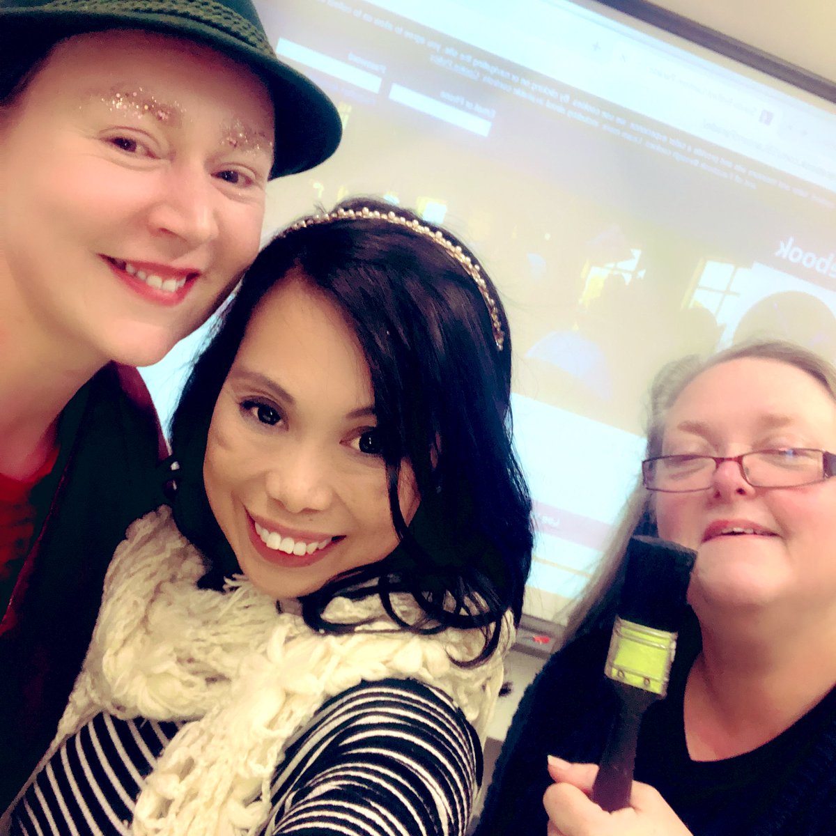 SBLanternParade's tweet photo. Give us a like #KeepErLit last Sunday’s lantern making was great craic #creativity  #imagination thanks to those who cake along. Come back this Sunday for the lantern parade! @UlsterMuseum @TheBigLunch_NI https://t.co/p4JSHoGDSd