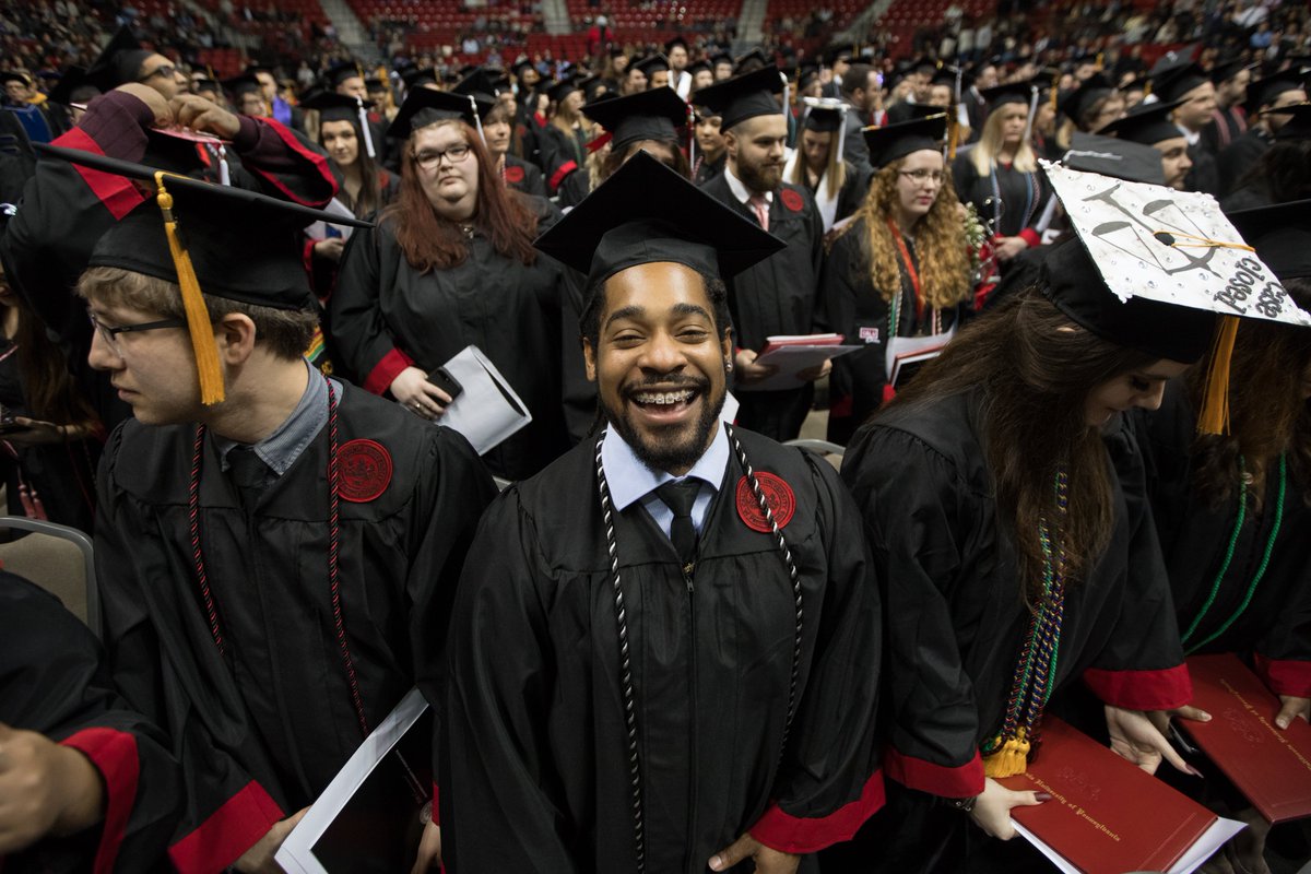 ZachFrailey's tweet photo. A couple quick commencement favorites. Working on telling the story though 4 photos! https://t.co/X1uAp6FYJa