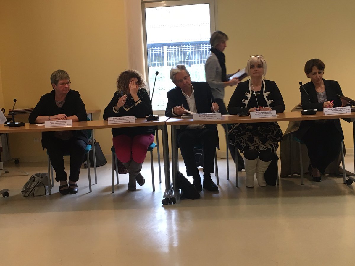 ChamparnaudMSA's tweet photo. Avec la Présidente F. Thévenas, Signature de la convention territoriale globale des Vals du Dauphiné #vdd #caf38 #cpam38. Pour le développement des complémentarités partenariales dans les territoires ruraux. @msa_adn https://t.co/75vDaeGexI