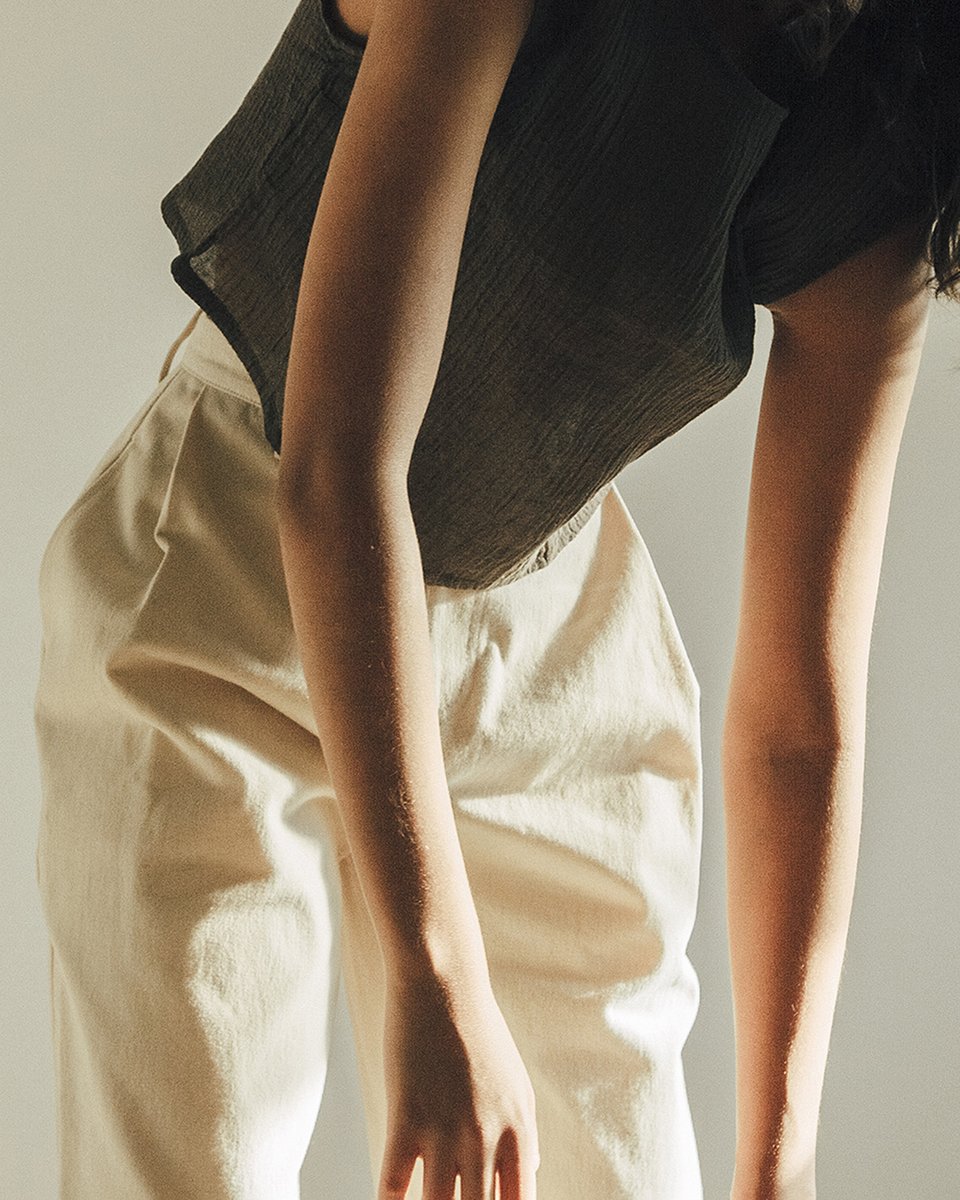 Your getaway essentials: heads towards the sun, the beaches, the sea. Discover the edit here: bit.ly/35wfaUh #travel #vacation #carryon #thedreslyn