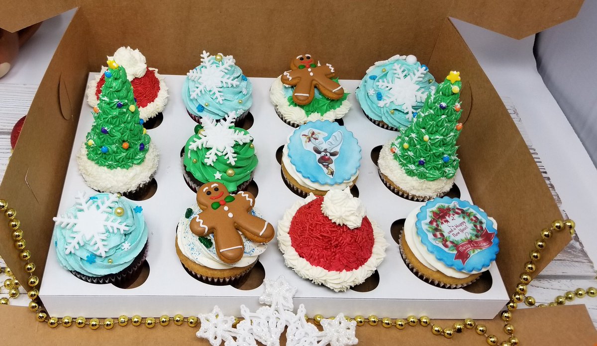 NatikulSweets's tweet image. Christmas cupcakes are a perfect addition to Christmas  party or holiday dinner🧁🎅🎄 #christmasbaking #christmascupcakes #cbcbakingshow #cbcmonthly #holidaycupcakes 
#thegreatcanadianbakingshow  #bakernation