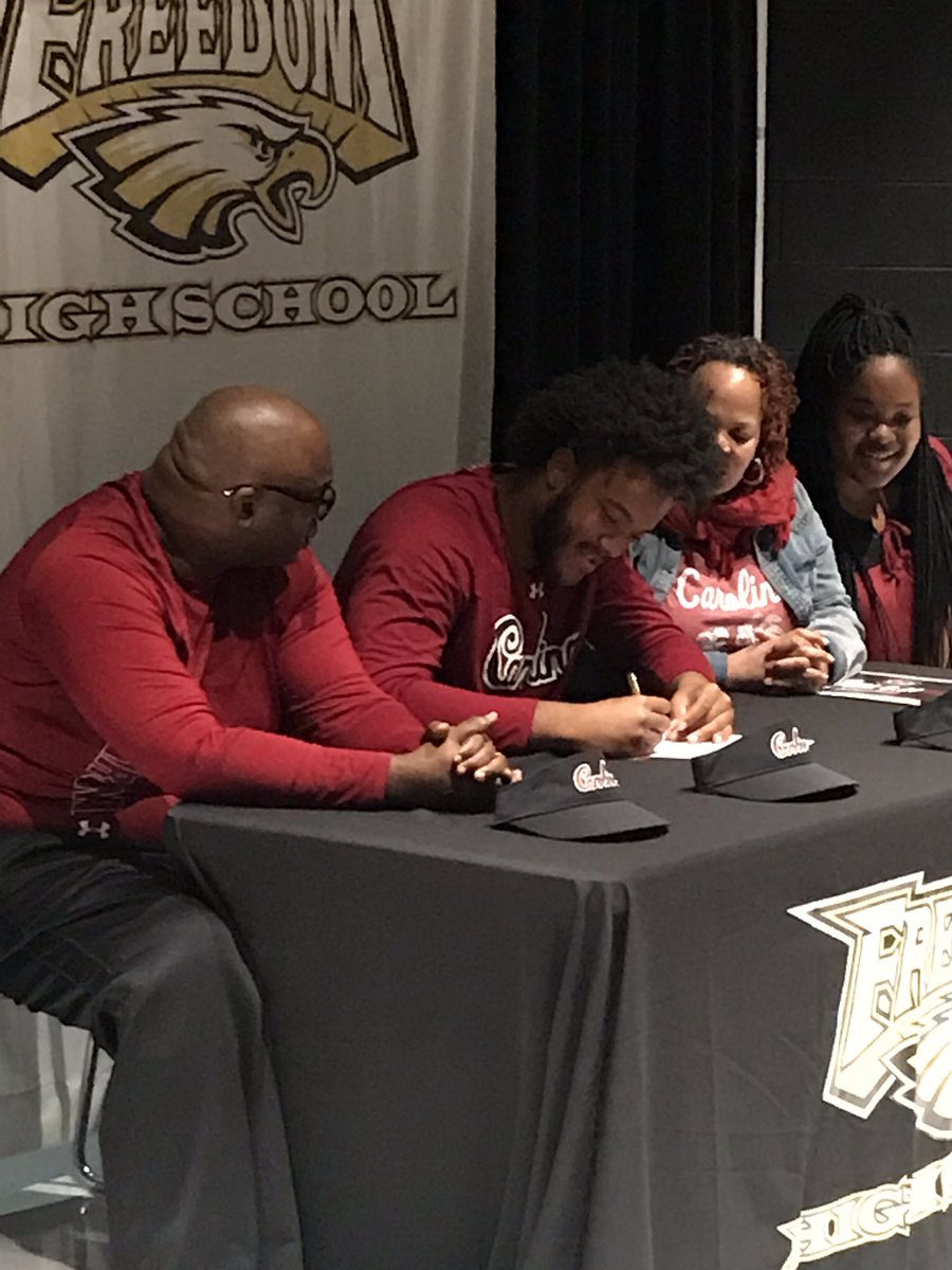 Coach_Lawless's tweet photo. #spursup congrats @VershonLee55 and family. Honored to be around this young man. Best wishes and safe travels to @GamecockFB next month. @FreedomDarkside https://t.co/Ko6yzIyMTO