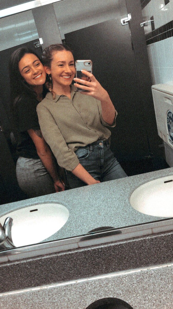 holaalexaa's tweet photo. love you forever// from strangers-roomies- to inseparable https://t.co/8kQKuSuALl