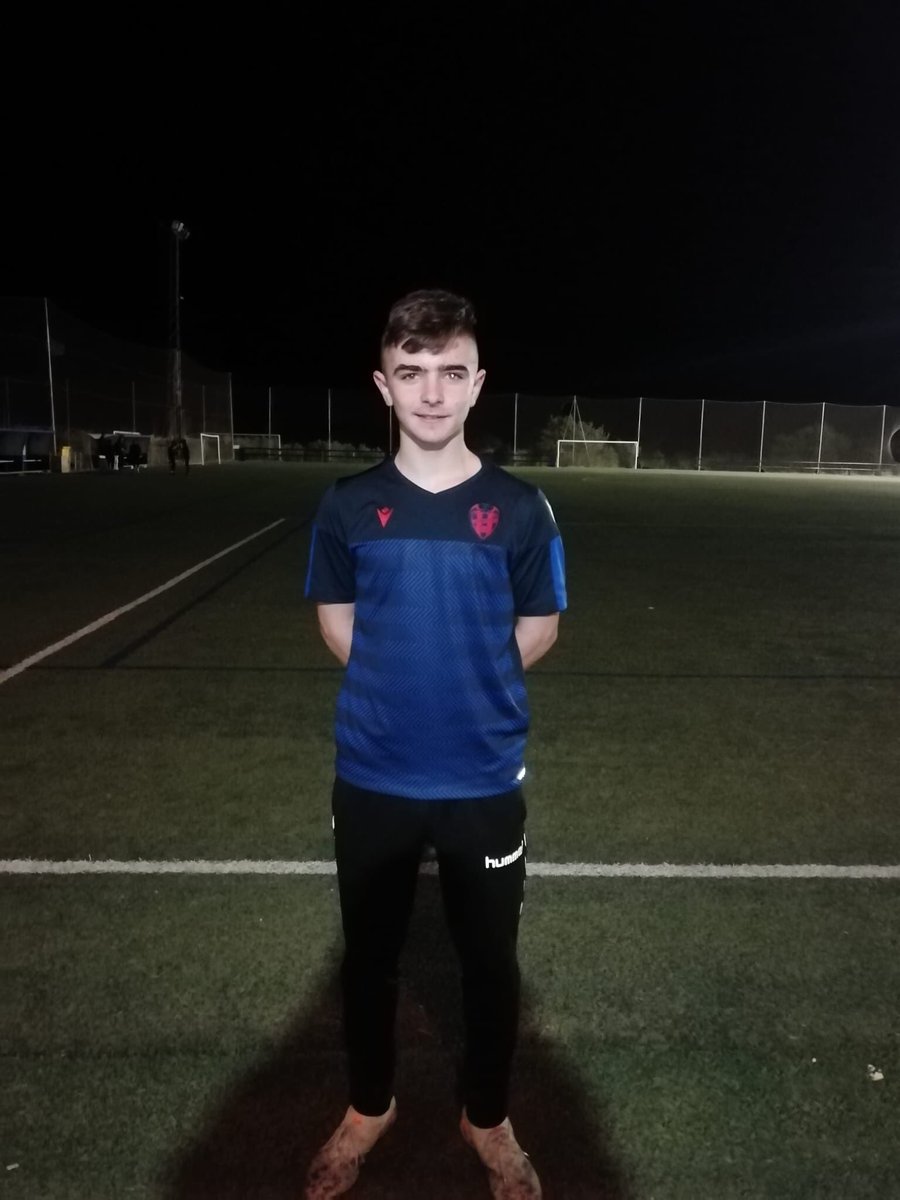 UEAlcudia's tweet image. 🇦🇹⚔ MÉS GUERRERS ROIG-I-BLANCS A BUÑOL 👏

🐸 En el dia de hui han xafat territori granota Arnau Martínez, del nostre Prebenjamí "A" i Sergi Juan, jugador de l'Infantil "A" 

ENHORABONA CRACKS! 🏆

❤ Orgullosos de vosaltres!

#ContinUEmLluitant