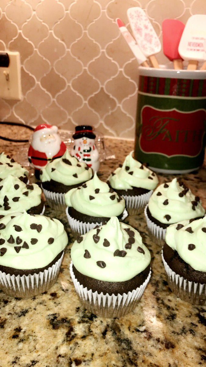 poconomodern's tweet photo. Have you purchased your 3x5 recipe cards yet!? I decided to make my first recipe one for the holidays🌲 I made green mint chocolate chip cupcakes🧁 DELISH! #recipecards #cards #recipe #recipes #yummy #cupcakes #mintchocolatechip #cupcake #buttercream #frosting #dessert #yummyfood https://t.co/xkJtoTJnd5
