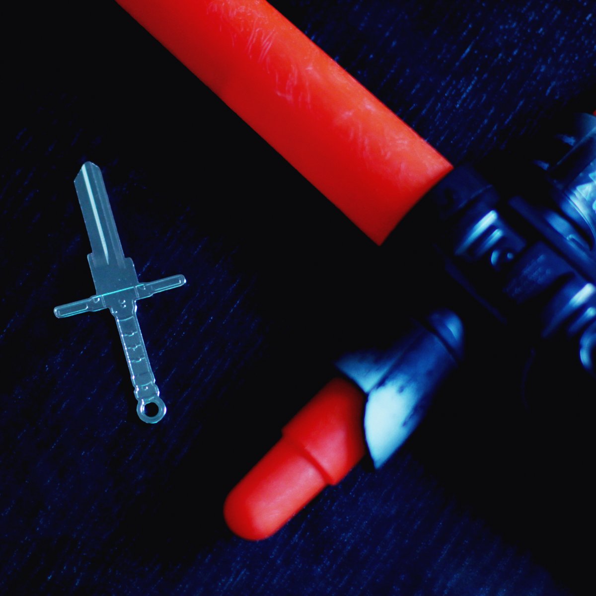 HerosArmory's tweet photo. There’s been an awakening...have you felt it?
Hero’s Armory received the first samples of our sword keys 4 years ago today. The Crossguard Laser Sword was one of our first 5 designs!
Are you excited for #TheRiseofSkywalker
#StarWars #HerosArmory #SwordKeys #KeyArmory https://t.co/vVl2QAt4Pl