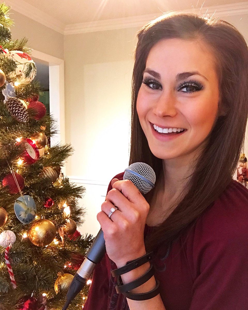 stephowensmusic's tweet photo. Posting a Christmas carol soon! What song do you think I’ll be sharing?🎄✨🎶
Also, thank you @FathomBracelets for this trendy leather wrap bracelet! Shop #fathombracelets and use coupon code YXL2K2 for 10% off! https://t.co/pY6BMOLiVl https://t.co/iPqkPtkKD2