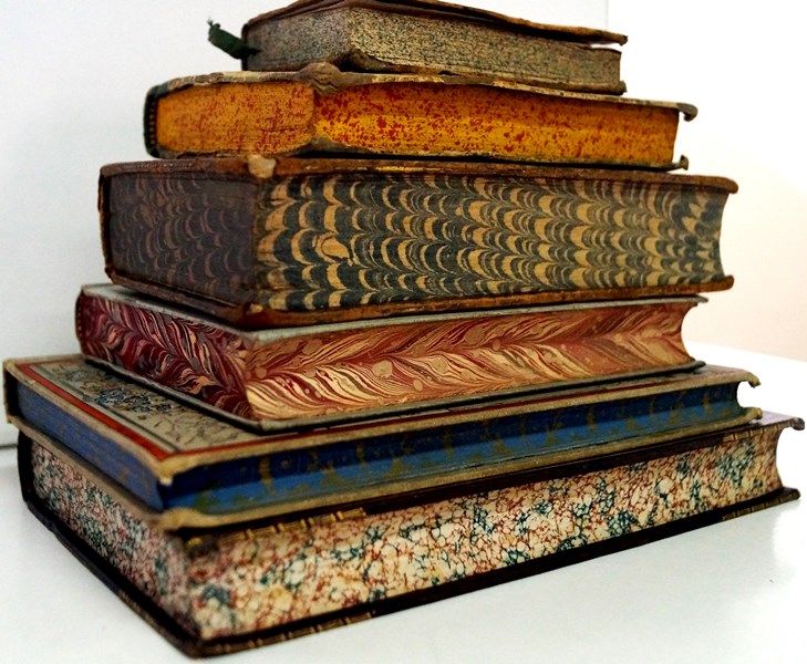 patrimonio_cl's tweet photo. En el Centro Patrimonial Recoleta Dominica están ubicados la @bibliodominica, el Museo Histórico Dominico y el Museo de Artes Decorativas (@museoartdec). Visítalos y descubre sus maravillas, de martes a viernes, de 9:30 a 13:00 y de 15:00 a 17:00 hrs. en Recoleta #683. https://t.co/pX9ScLNnvJ
