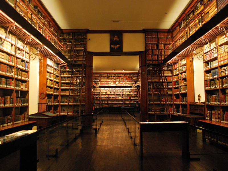 patrimonio_cl's tweet photo. En el Centro Patrimonial Recoleta Dominica están ubicados la @bibliodominica, el Museo Histórico Dominico y el Museo de Artes Decorativas (@museoartdec). Visítalos y descubre sus maravillas, de martes a viernes, de 9:30 a 13:00 y de 15:00 a 17:00 hrs. en Recoleta #683. https://t.co/pX9ScLNnvJ