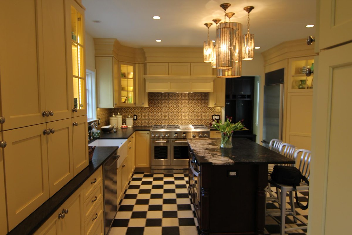 DFConstruction's tweet photo. Daniel Fox Construction is committed to bringing YOUR construction remodeling vision to life! Let us help create the home of your dreams! 
https://t.co/klWXk66rNO https://t.co/DsIYpwcpwE