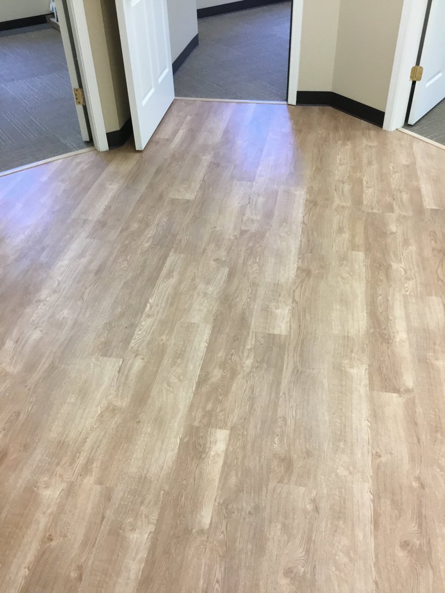 White_OakC's tweet photo. This used to be a 1700 sq ft dentist office but we did a complete remodel to turn it into a brand new Edward Jones branch in Terre Haute, IN! #officeremodel #commercialconstruction https://t.co/oONpBbncMs