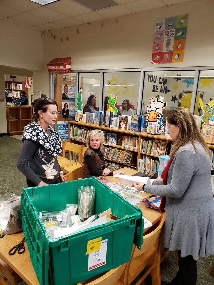 TifftheSTEMist's tweet photo. We are so happy to host @CarolinaBio training at WHAM! It's always a pleasure to collaborate with other science educators in our district. Special thanks to Hoover & Deborah for offering exciting PD opportunities. #3DScience #innovatorsinscience #SciEd https://t.co/OOsvDVMdct