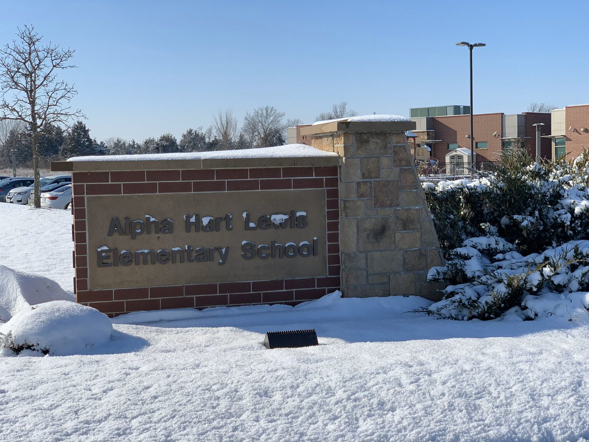 arlamonroe's tweet image. #Waw at Alpha Hart elementary. What a great dedicated maker space @ahlhuskies @tech_cps #WAW  #cpstech