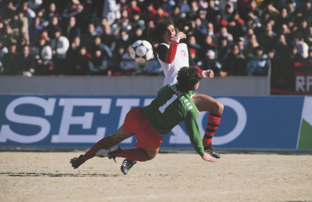 FIFAcom's tweet image. 🎼
“In December of ’81,
"We ran rings around the English,
"3-0 against Liverpool,
"It went down in history.”

💥 The volume at which the @Flamengo fans are chanting this in Doha &amp;amp; Rio is comparable to 🚀 @NASA's Saturn V launch❗️ 'The Nation' is from another planet 🪐

#ClubWC