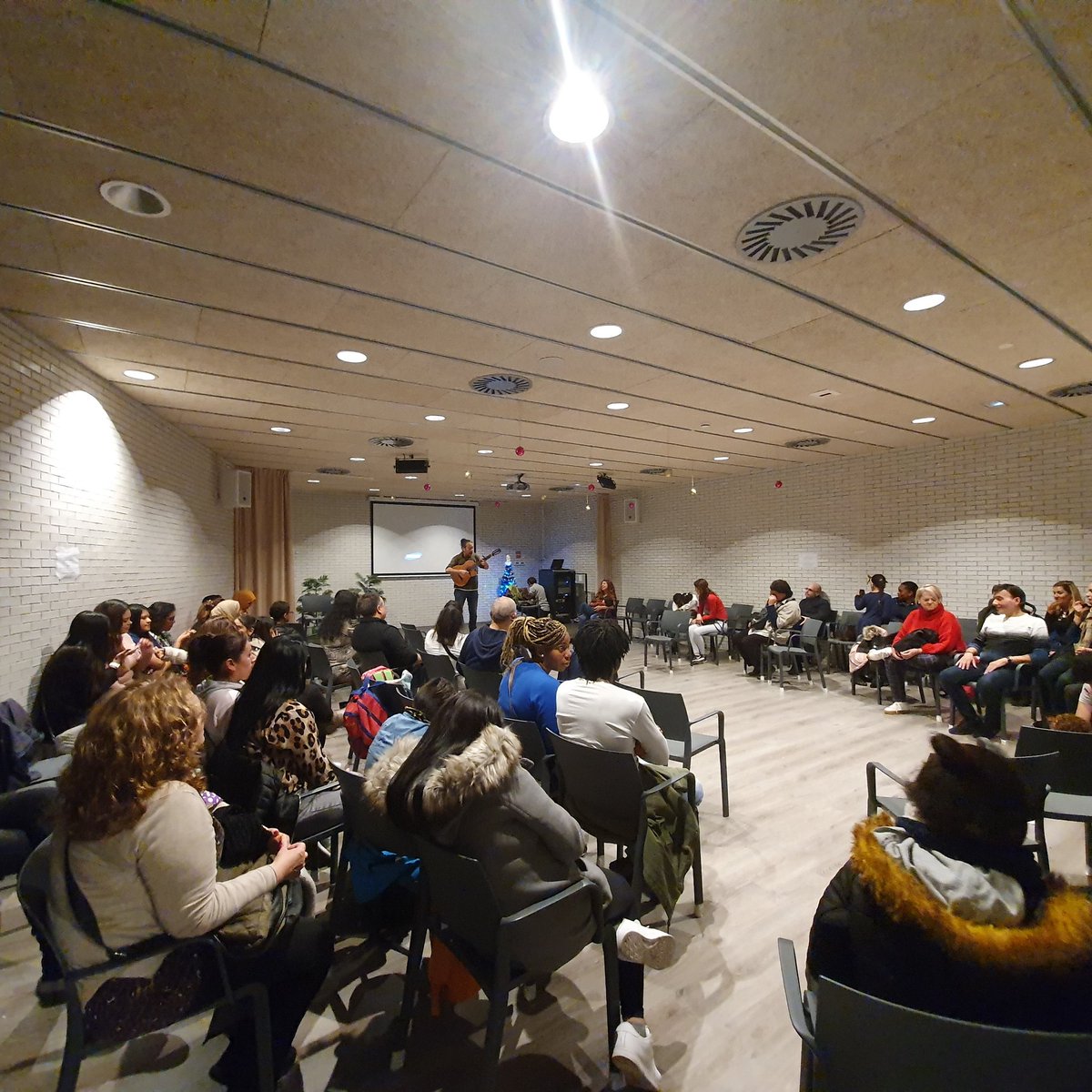 fundacioires's tweet photo. Felicitats equip i membres d'aquest projecte d'atenció de la Fundació IRES, juntes creixeu i feu del món un lloc més acollidor per viure-hi.❤🤗🌝 #projecteAferrat
. https://t.co/bUb3yZQdQb