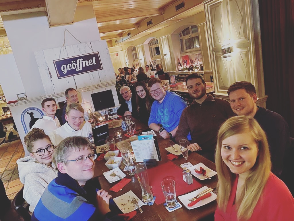 Heute war unsere Weihnachtsfeier! 🎅🎄🎉 Über die zahlreiche Teilnahme haben wir uns sehr gefreut, insbesondere der Mitglieder der Europa Union Gütersloh 🇪🇺 
Wir wünschen euch ein schönes Restjahr, fröhliche Feiertage und einen guten Rutsch ins neue Jahr! 🎁🎊🥂 #jefspirit