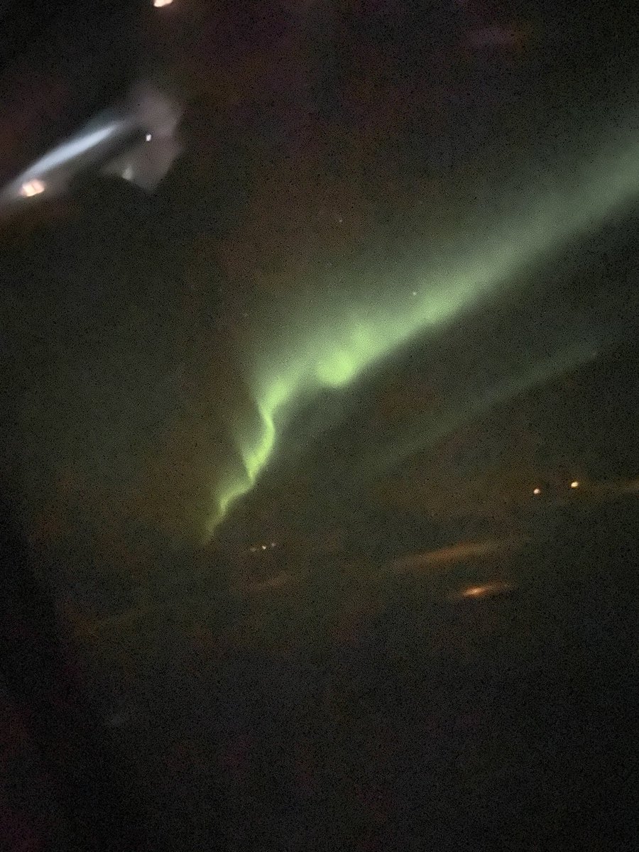 Northern lights on our easyJet 8492 flight from Rovaniemi to Gatwick. The fantastic pilot got permission from air traffic control to circle round so both sides of the plane got a view! Amazing! Thank you. #flight8492 #easyjet #northernlights