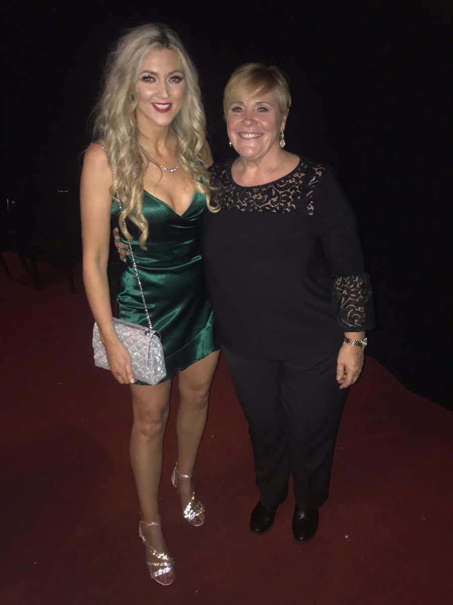 JennyleeDixon's tweet photo. A few pics from last weekβs Official #CheeriosPanto Opening Night ! π§π»ββοΈβ¨ https://t.co/KrmLfrIbOU