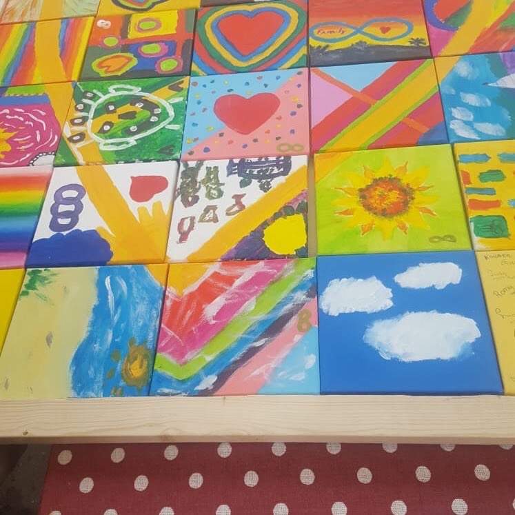TeamuitjesN's tweet photo. Op zoek naar een creatief bedrijfsuitje, invulling van je familiedag, vrijgezellendag? 
Bij ons kun je terecht.
Wil je met je familie samen een mooi gezamenlijk schilderij maken? 
Neem contact op via info@teamuitjesnieuwkoop.nl of kijk even op https://t.co/r7LpJC9UId #nieuwkoop https://t.co/fZrxQ5dBD6