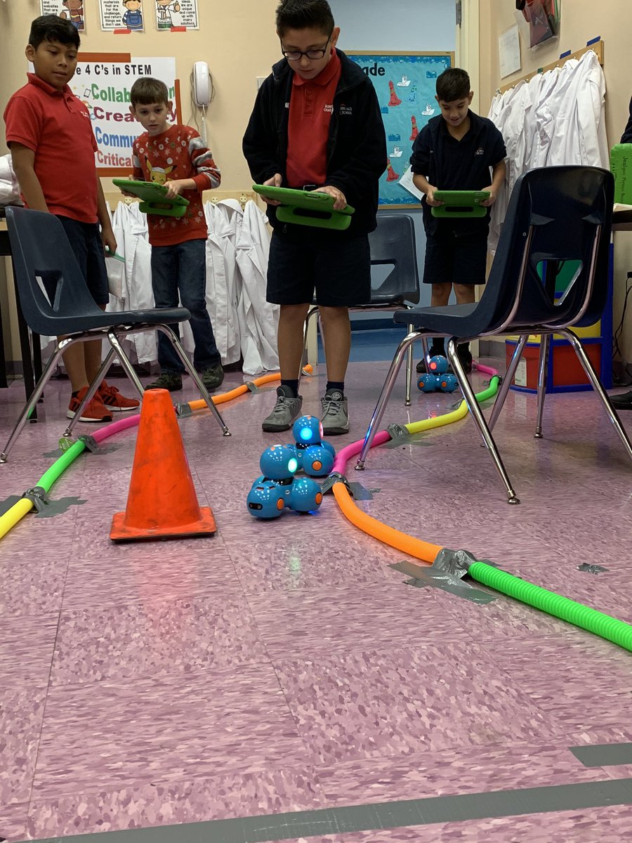 LaraHeath9's tweet image. Robot Races today in leadership were amazing @BonitaCharter #codingcompetitions