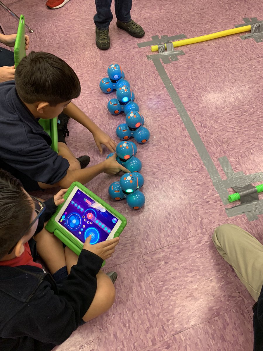 LaraHeath9's tweet image. Robot Races today in leadership were amazing @BonitaCharter #codingcompetitions