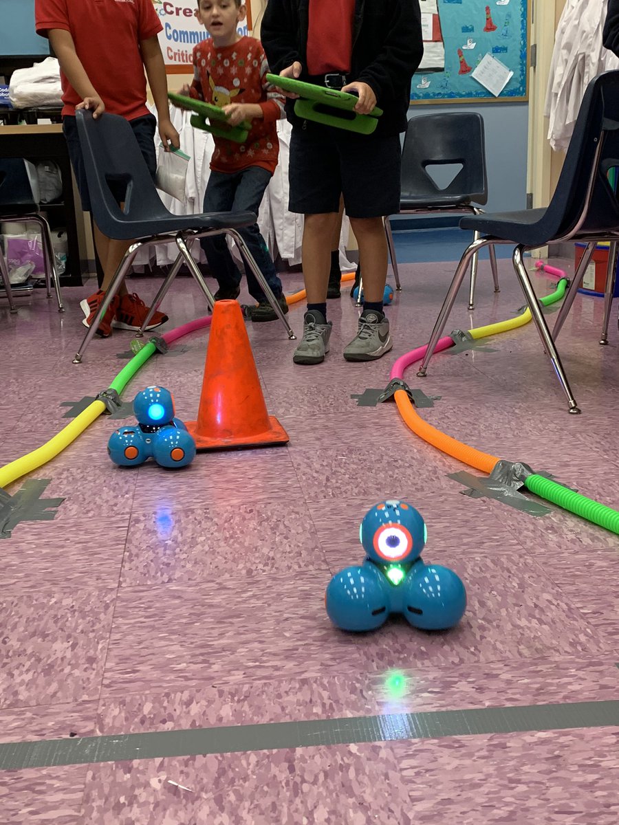 LaraHeath9's tweet image. Robot Races today in leadership were amazing @BonitaCharter #codingcompetitions